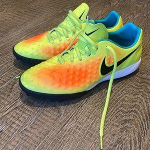 Nike Magistax Indoor Turf Soccer Size 7.5 Volt EUC